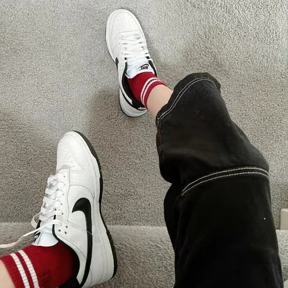 Sz 8 W Nike Dunk Low "Reverse Panda" - Picture 2 of 4